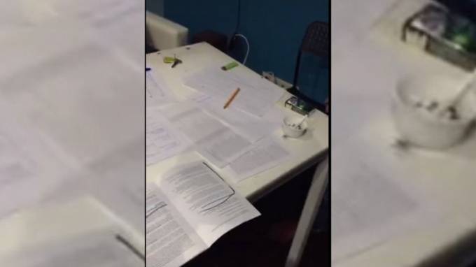 В сети появилось видео из квартиры, где "рисовали" подписи за Соболь