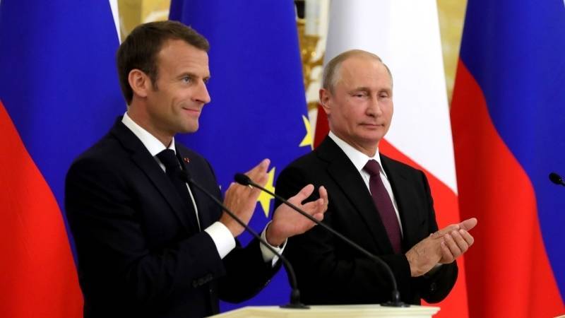 Песков сообщил, что Путин и Макрон на G20 говорили об Украине и «нормандском формате»
