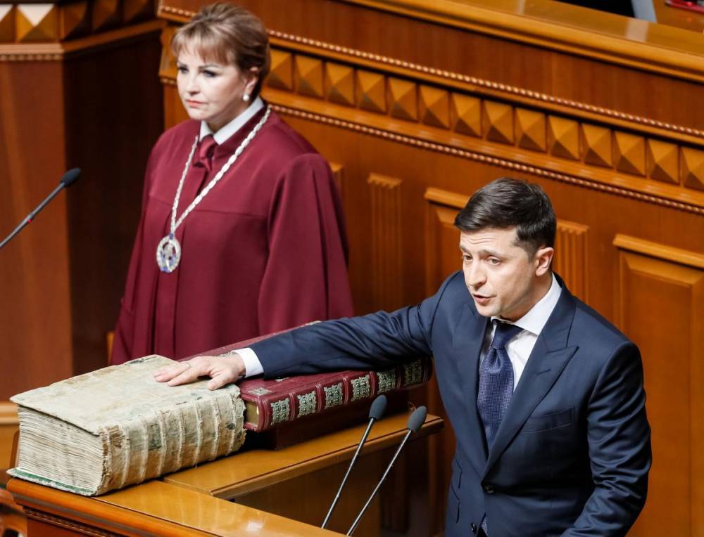 В День Конституции Украины новому гаранту напомнили о политзаключенных Ефремове и Вышинском