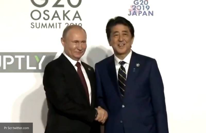 Премьер Японии раскрыл детали смягчения визового режима для России в сентябре