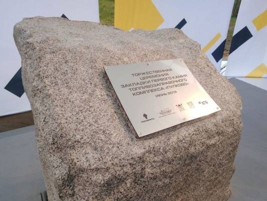 Сечин и Беглов заложили первый камень в фундамент нового ТЗК в Пулково