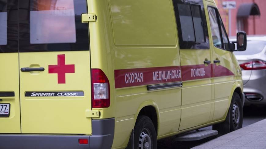 В Москве произошло ДТП с участием четырех авто, два человека пострадали