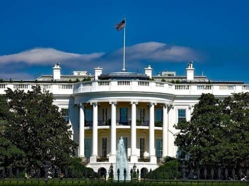 Секретная служба США открыла огонь по нарушителю близ Белого дома