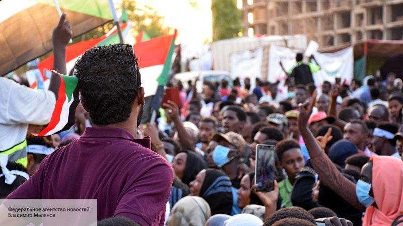 Силы быстрого реагирования предприняли попытку разогнать митингующих в Судане