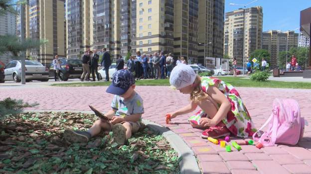 В Воронеже вице-премьеру Виталию Мутко показали образцовый спальный район