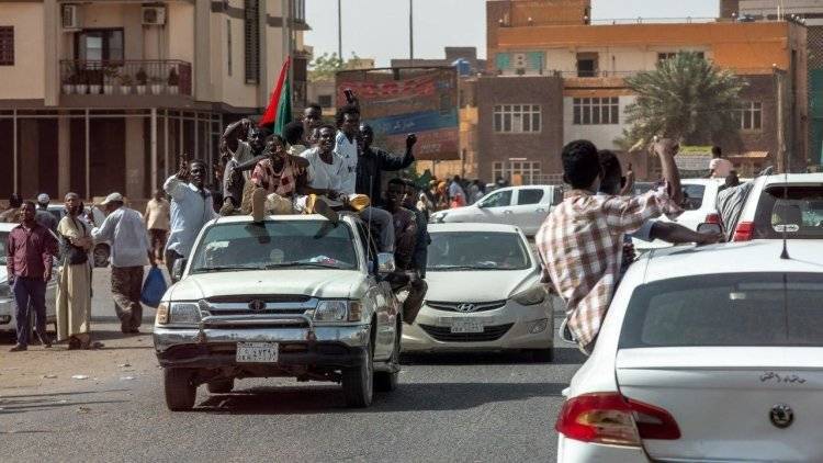 Оппозиция в Судане призвала к уходу переходного военного совета