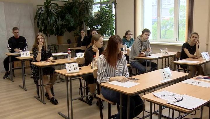 Российские школьники сдают самый массовый ЕГЭ