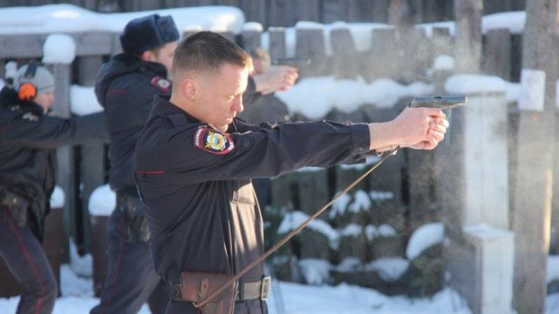 Томские полицейские выстрелили в колесо машины, чтобы остановить подростка