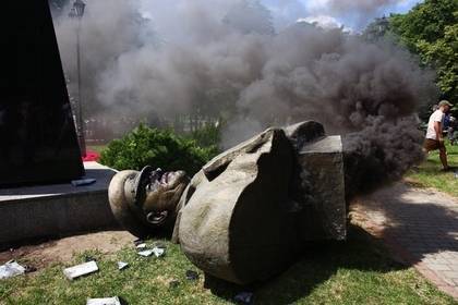 Полиция возбудила два уголовных дела после сноса памятника Жукову в Харькове
