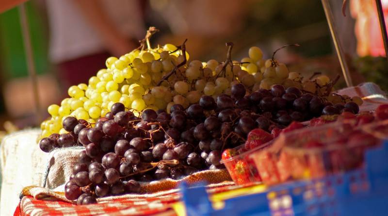 Можно ли пробовать виноград и другие продукты перед покупкой?