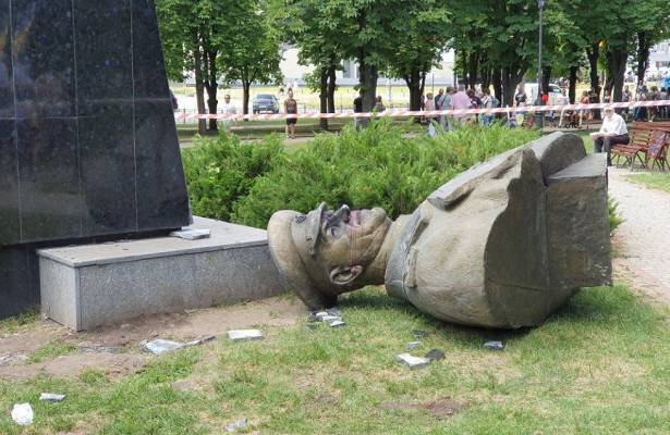 Кадыров раскритиковал харьковчан, снесших памятник маршалу Жукову