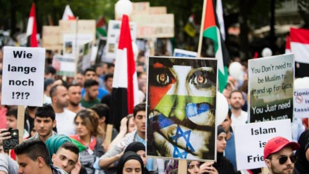 Почему в Берлине разрешают проводить антисемитскую демонстрацию?