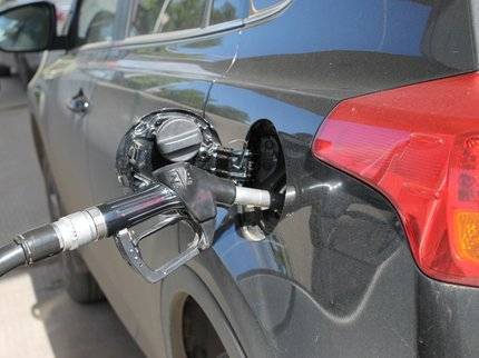 На заправках Уфы сегодня резко выросли цены на бензин