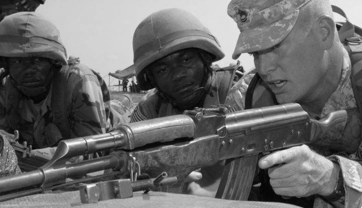 «Паршивое оружие»: почему во Вьетнаме так называли винтовки М-16 морпехи США | Русская семерка