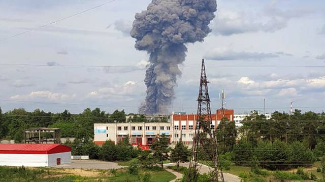 Следователи приступили к осмотру места взрывов на заводе в Дзержинске