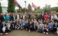 Послы Польши и Израиля протестуют против нового памятника Шухевичу