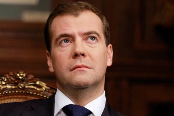 Медведев считает важным внедрять инновационные технологии в производство