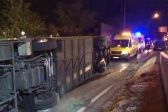 В Испании  перевернулся автобус, пострадали 20 человек