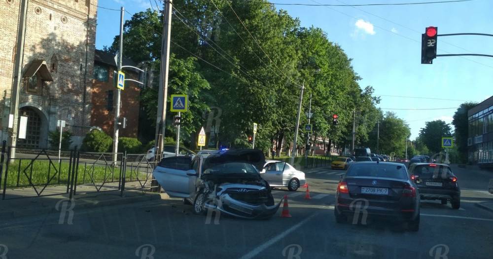Очередное жёсткое ДТП заблокировало проезд по перекрёстку Жукова – Тухачевского