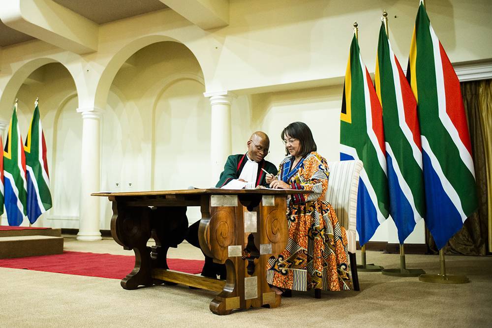 В ЮАР впервые в истории страны половину кабинета министров заняли женщины
