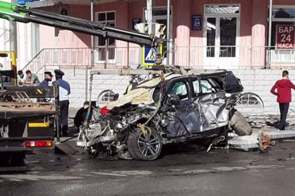 Блогер Давидыч объяснил появление фото с разбитой BMW в Казани