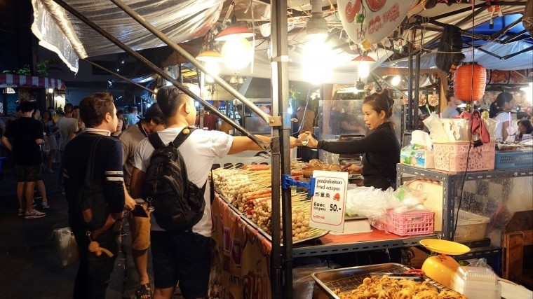 Видео: Пожар на&nbsp;популярном туристическом рынке Чатучак в&nbsp;Бангкоке