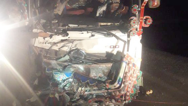 14 человек погибли в ДТП с автобусом и грузовиком в Пакистане
