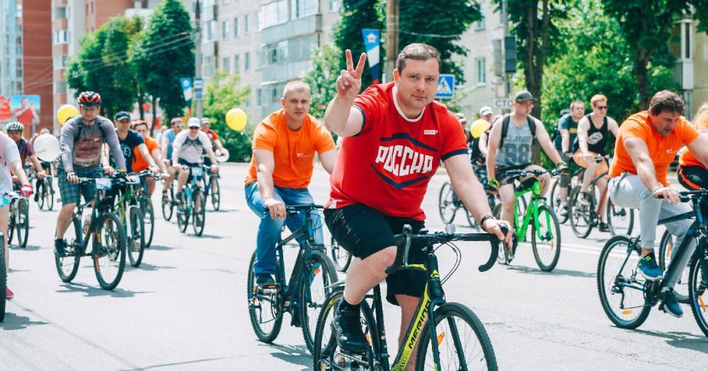 Губернатор Островский прокатился со смолянами на велопараде