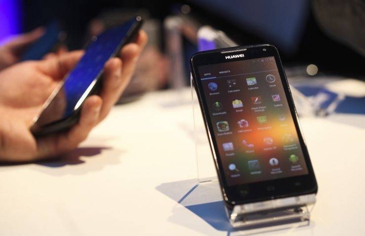 На проблемах Huawei больше всего наживутся Samsung и Apple»