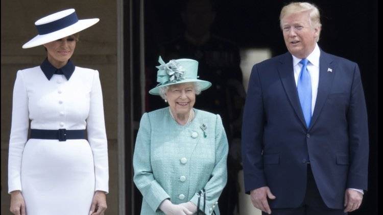 Появилось видео встречи Трампа и Елизаветы II в Лондоне