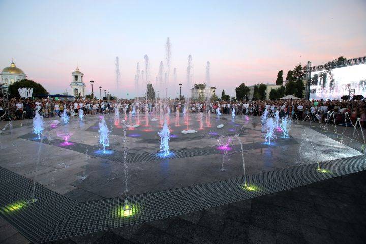 В Воронеже изменили время работы фонтанов на Советской площади