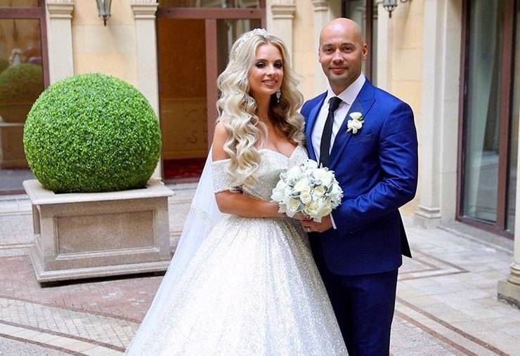 Ведущий «Дома-2» Андрей Черкасов показал романтичный свадебный танец с женой