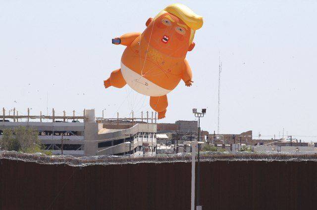 В Ирландии запустят воздушный шар с портретом Трампа в виде злого младенца