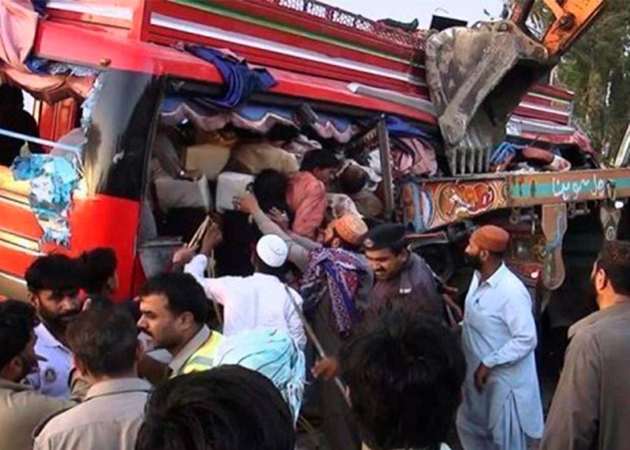 Автокатастрофа в Пакистане унесла жизни не менее 14 человек