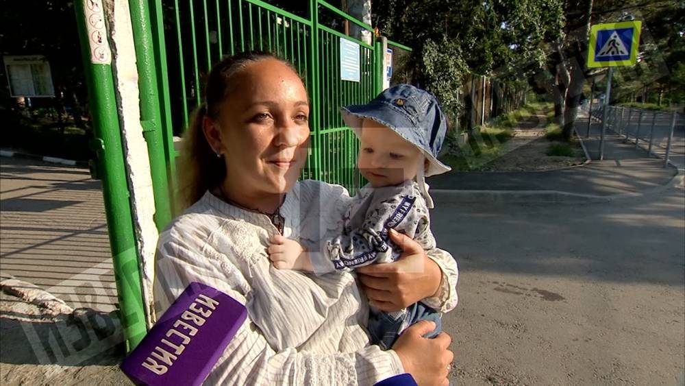 Видео: ребенка передали опекуну согласно воле умершей матери в Крыму