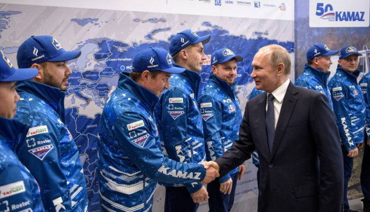 Путин поблагодарил «КАМАЗ-Мастер» за победу в ралли «Дакар»