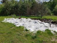 Метаморфоза свалки: 2.5 тонны селитры в Калязинском районе так и не убрали, а весь порошок из мешков высыпался