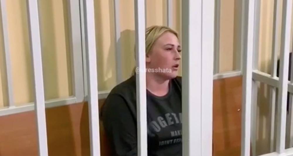 Суд арестовал женщину, бросившую детей в хостеле