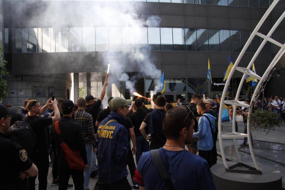 Боевики «Национального корпуса» напали на офис Украинского еврейского комитета в Харькове