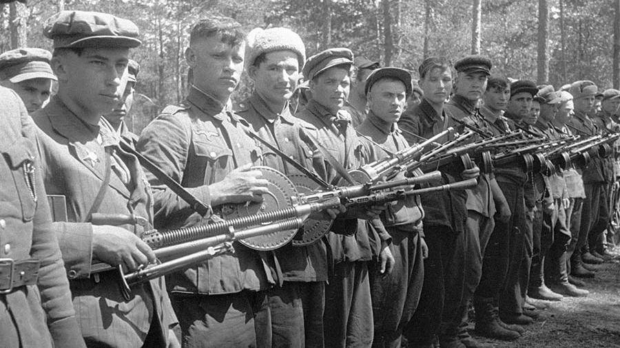 Сколько зарабатывали советские партизаны во время Великой Отечественной | Русская семерка