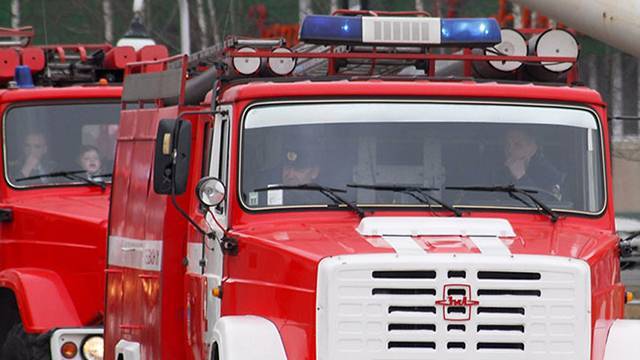 В Красноярске вспыхнул пожар на складе нефтепродуктов