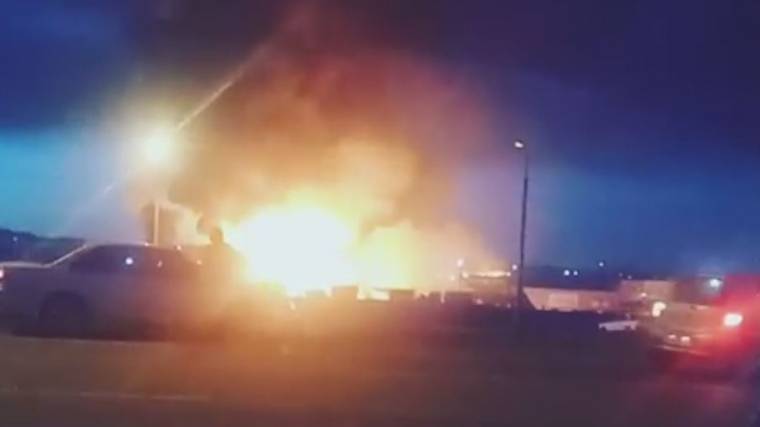 Видео: Пожар на&nbsp;складе с&nbsp;нефтепродуктами в&nbsp;Красноярске