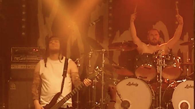Барабанщик группы Korn Again перенес инсульт во время концерта, но продолжил выступление