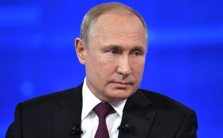 Телеведущие не пришли к согласию о том, «великий» Путин или «отличный»