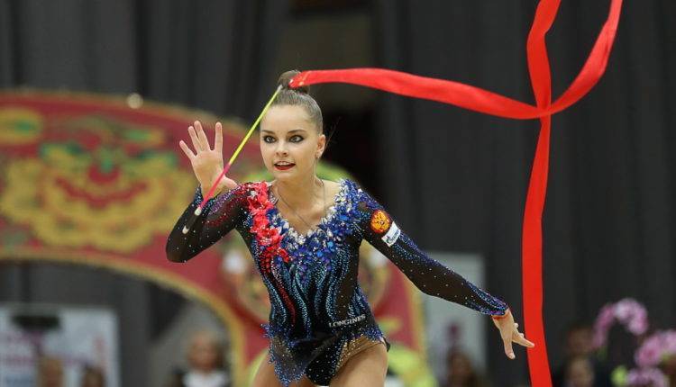 Арина Аверина взяла золото ЧР по художественной гимнастике в многоборье