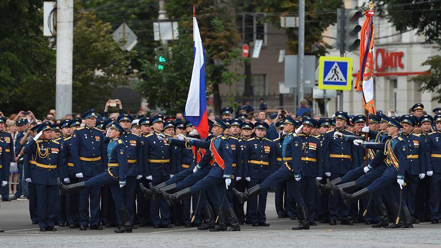 Около 2000 офицеров выпустились из Военно-воздушной академии в Воронеже