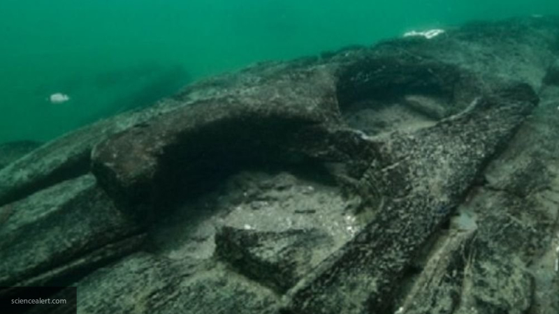 Археологи нашли в древний затонувший корабль с амфорами на Кипре