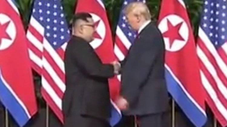Трамп и Ким Чен Ын пожали друг другу руки на межкорейской границе