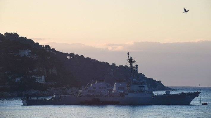 Американский эсминец USS Carney вошел в Черное море