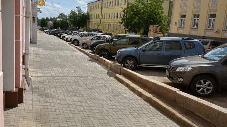 В Кирове обустроили тротуар из брусчатки